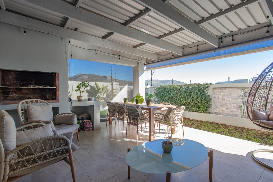 4 Bedroom Property for Sale in Mountain Crest Private Estate Western Cape